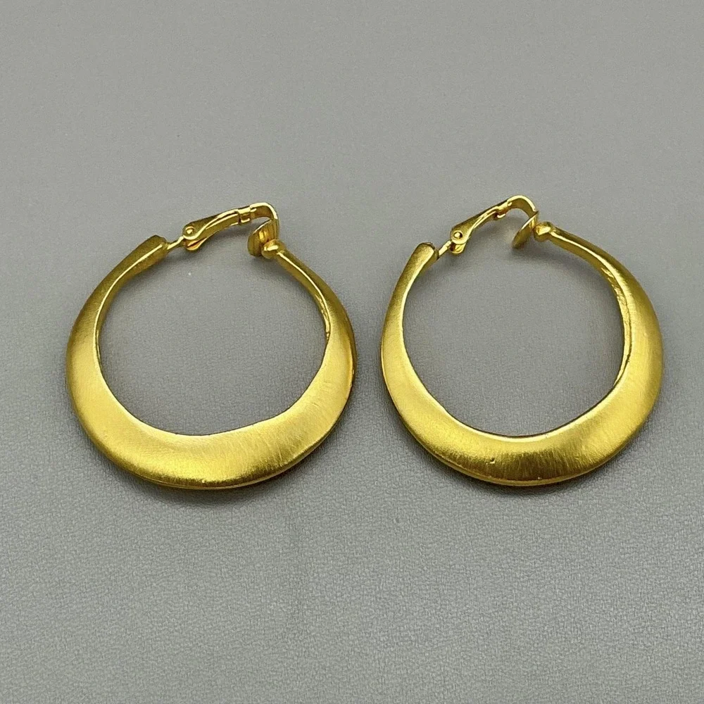 Kenneth Lane Earrings Gold Tone Hoop Clip On Round Classic Jewelry Womens 1.5" - Picture 5 of 7